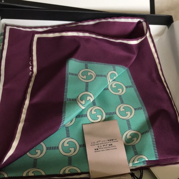Statement Gucci 100% Silk Scarf Network GG 90 x 90 - Picture 2 of 12